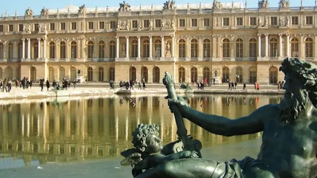 Excursion to Versailles by train with entrance to the Palace and Gardens