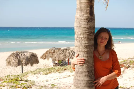 Mulher posando para foto na praia de Varadero