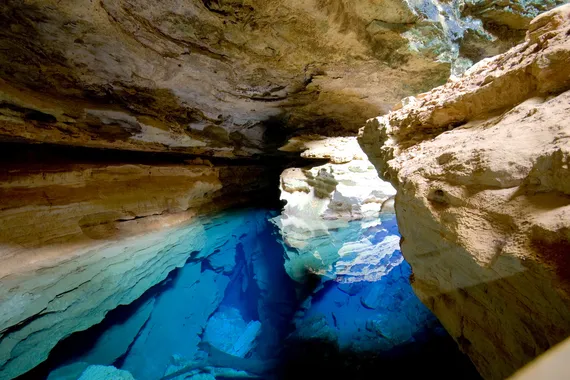 Piscina subterânea dentro de cavernas - Parque Nacional da Chapada Diamantina, BA