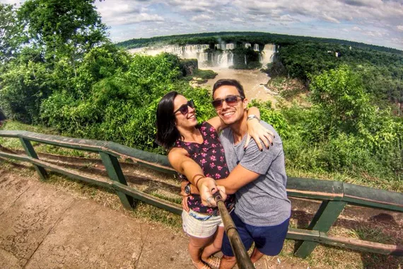 A Vivian Bittencourt e maridão Caio curtindo um dia incrível nas famosas Cataratas do Iguaçu, parabéns Vivian!