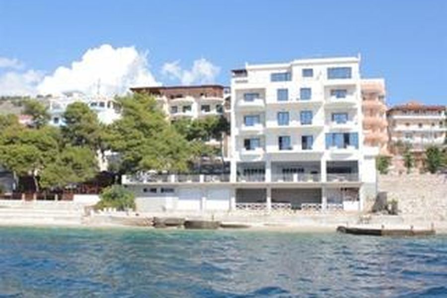 photo-0