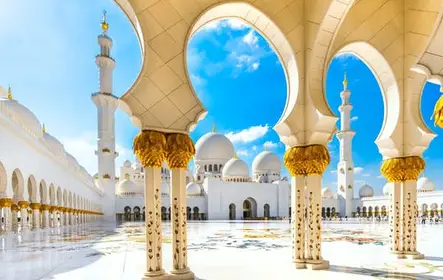 Mesquita de Abu Dhabi e Ferrari World saindo de Abu Dhabi